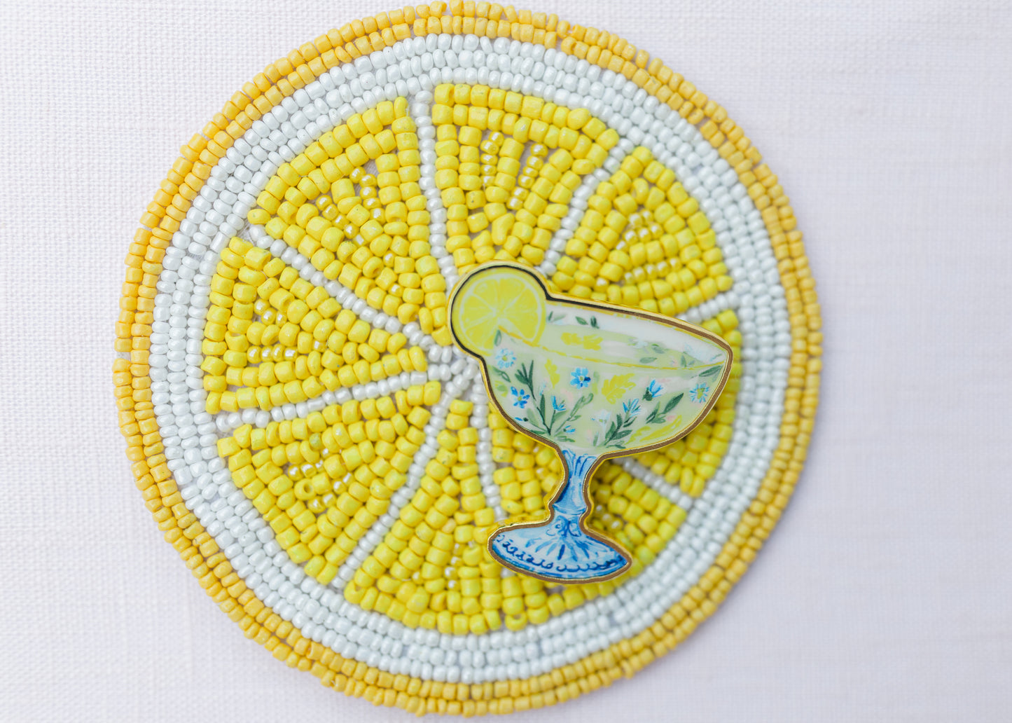 Cocktail needle minder